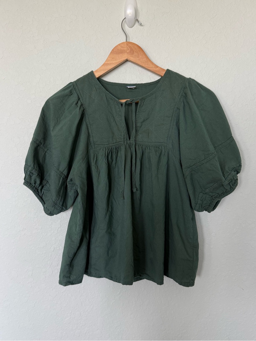 Old Navy Olive Green Puff Sleeve Peasant Blouse